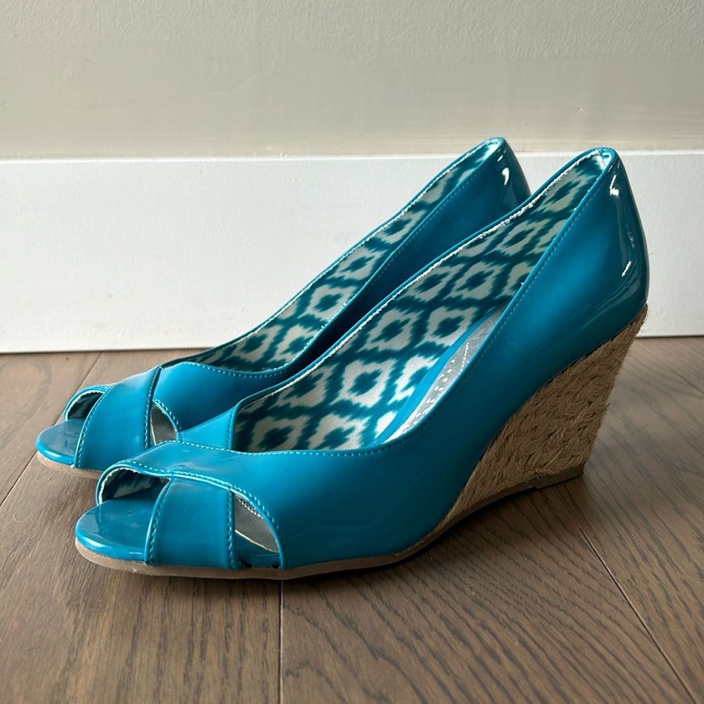 Beachy vacation heels